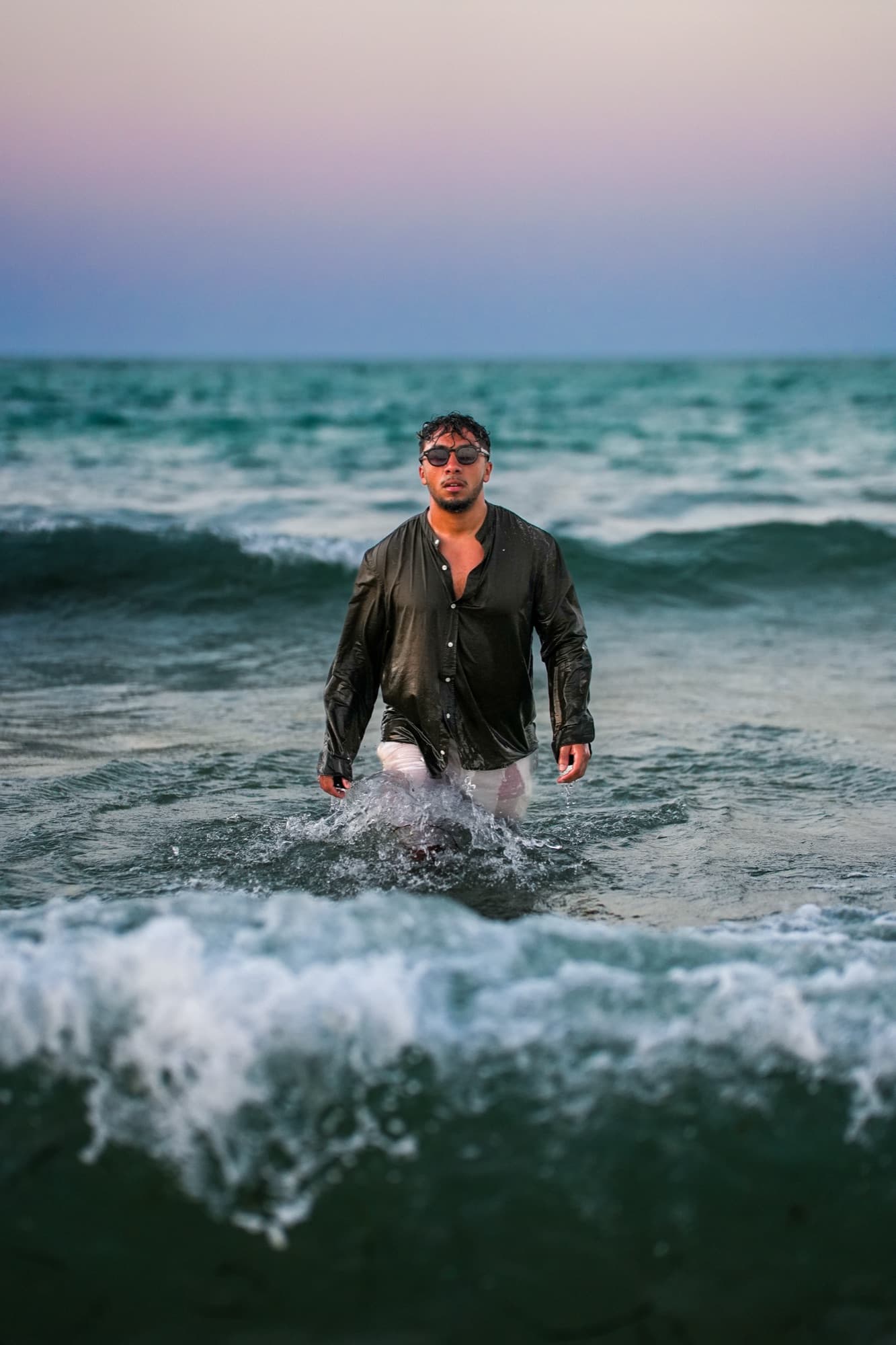 L’homme et la mer — Sortie des eaux, crépuscule — photographie portrait & lifestyle par UNPOSD